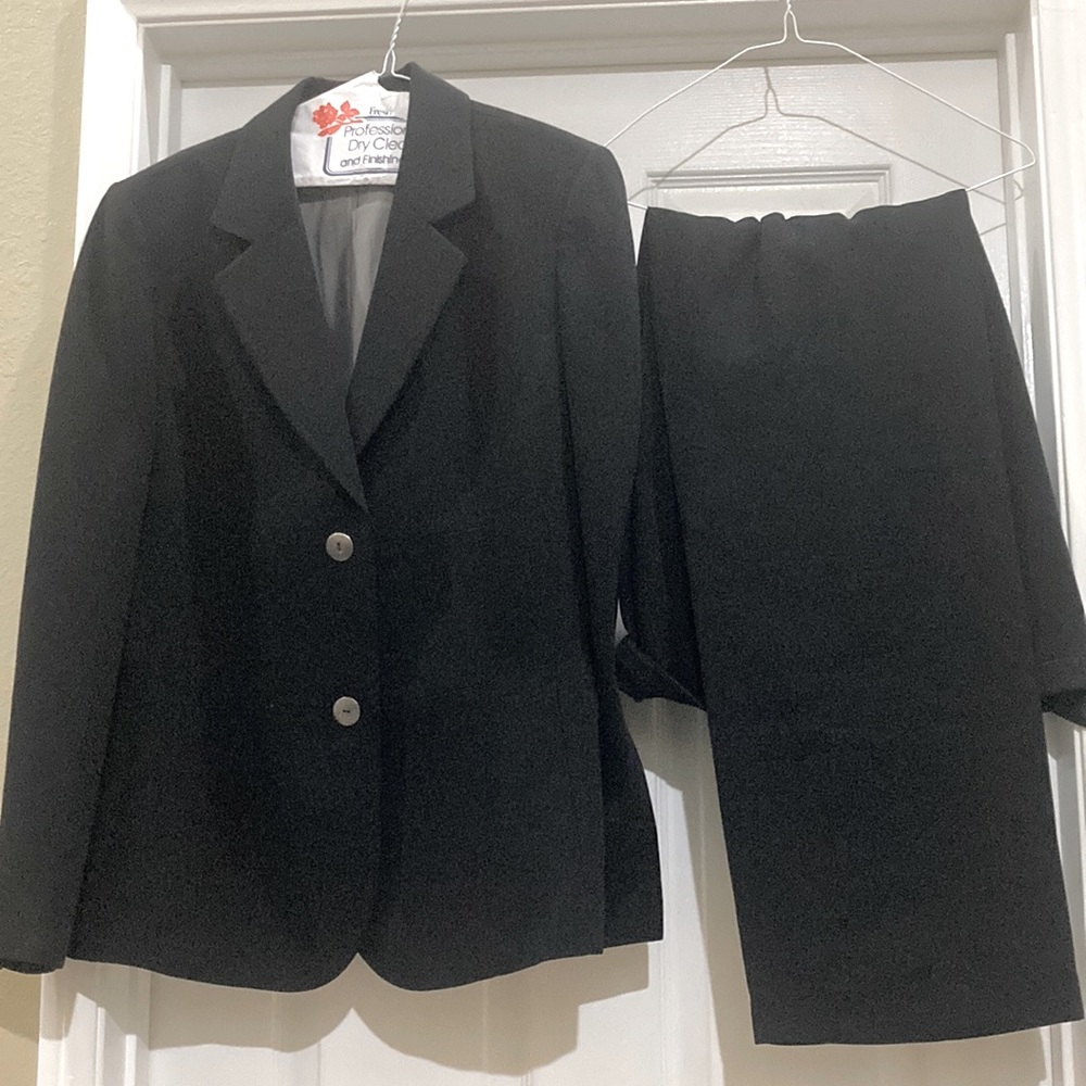 Tahari suit size 12